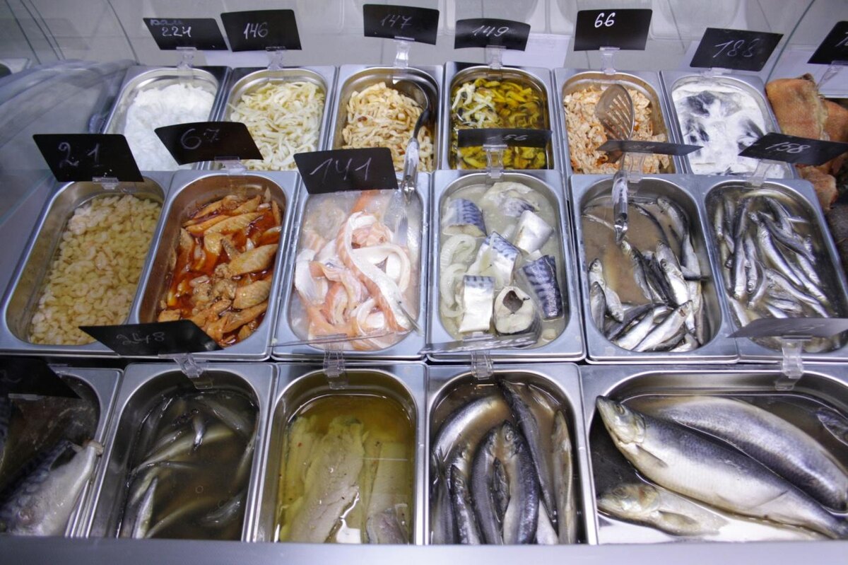    Как готовят селедку, которую вы видите на полках магазинов