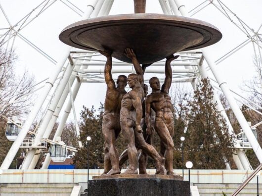    фонтан "Атланты" на Театральной площади // фото: rostov-gorod.ru