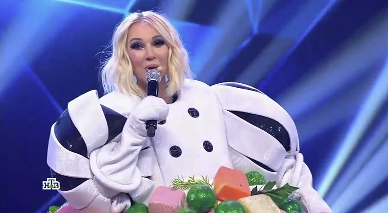 Под маской Оливье оказалась Лера Кудрявцева. 