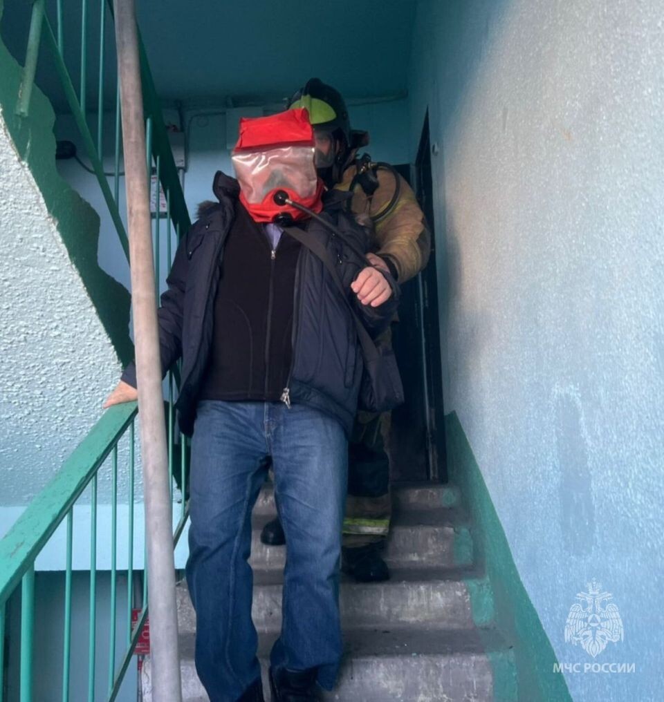    Пожар в Бийске. Источник: t.me/mchs_altkray