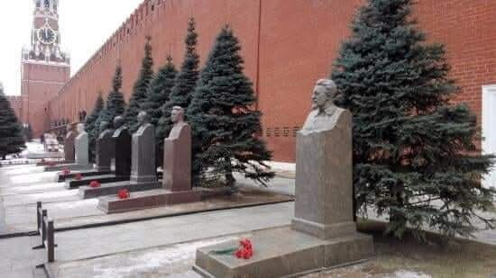 Кремлёвские могилы 