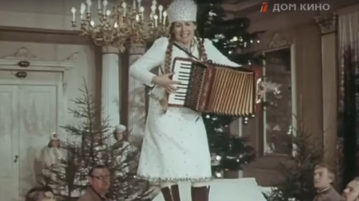 Кадр из фильма «Личная жизнь Деда Мороза»