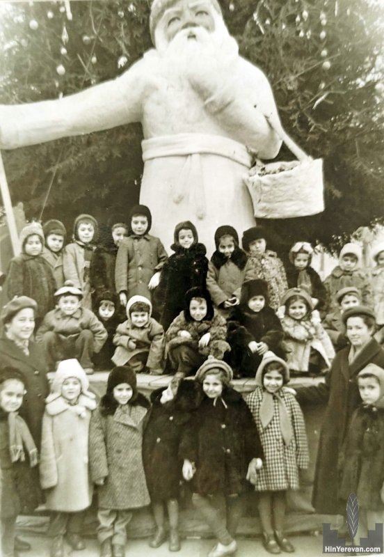 Новый год на площади Ленина (сейчас площадь Республики) в Ереване, 1952 год. Фото: hinyerevan.com