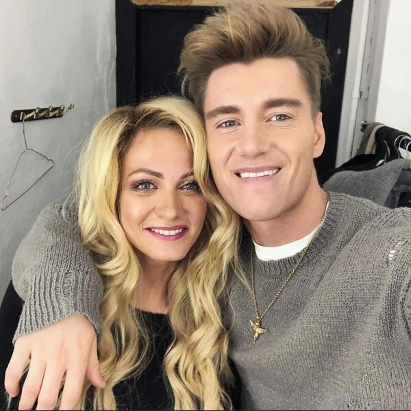 Алексею приписывали роман с Полиной Максимовой после того, как актриса снялась в его клипах