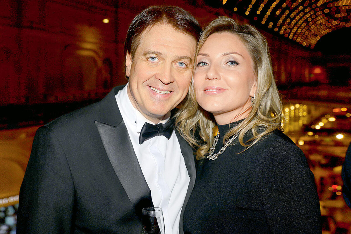    Денис Матросов с женой Оксаной Рудич-Каструбиной Personastars.com