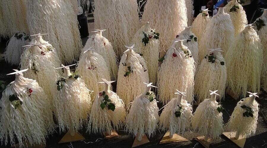    Чичилаки — традиционный новогодний символ и украшение в Грузии Фото: MIKHEIL. Собственная работа, по лицензии CC BY-SA 3.0