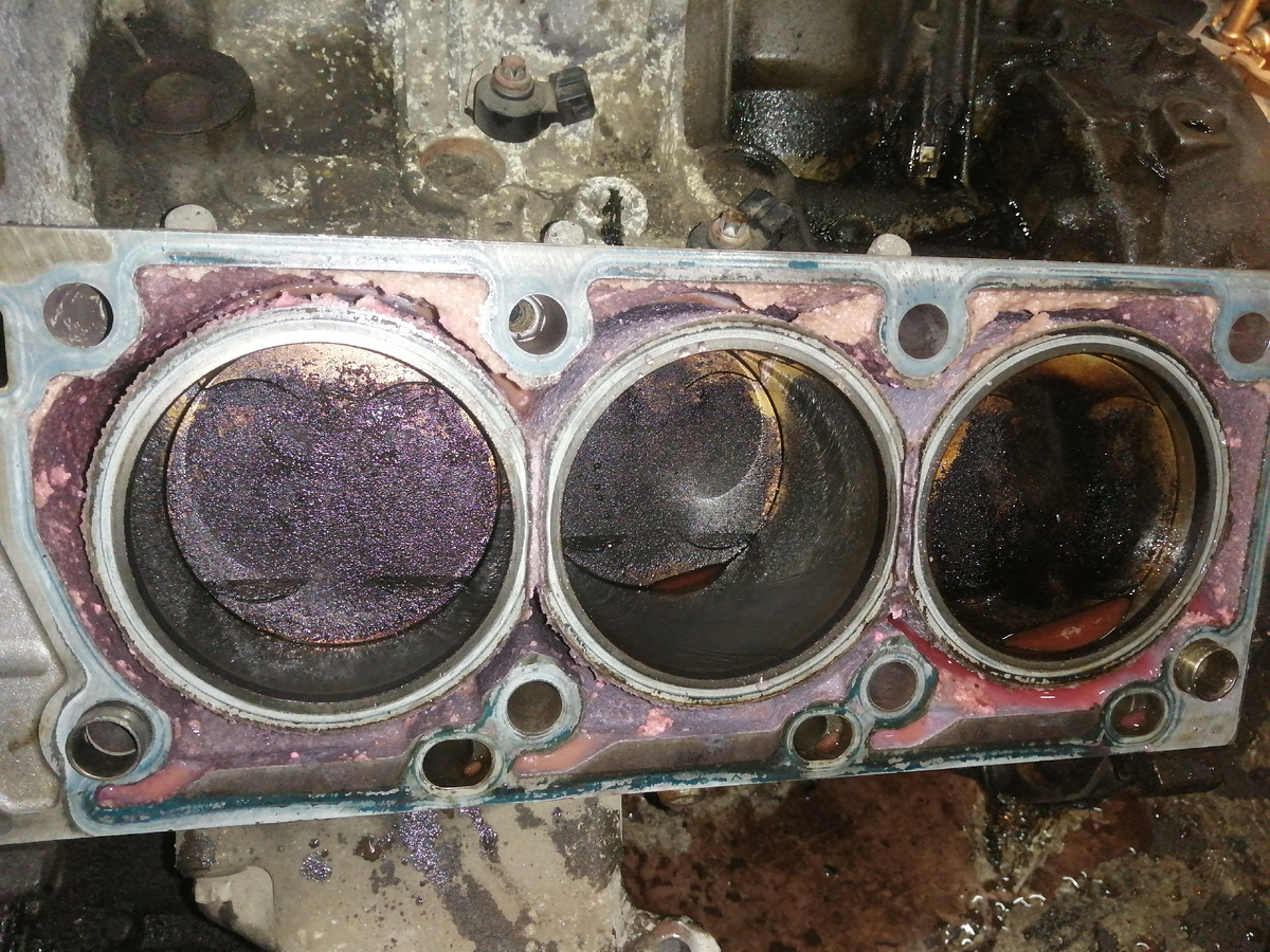 V6 в ремонте. Фото из личного багажа..