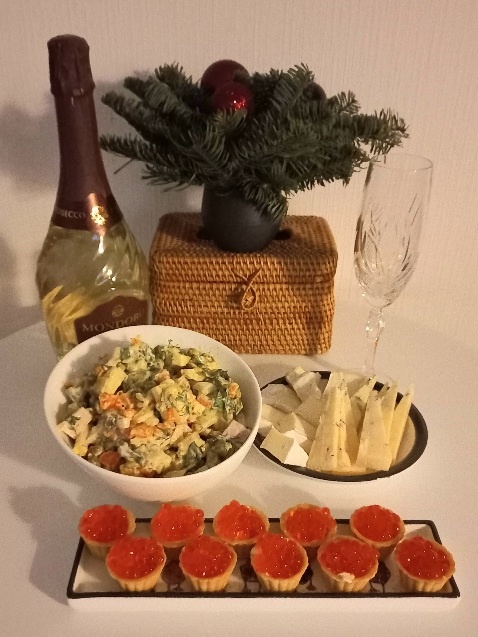 Мой новогодний стол(ик) 😂