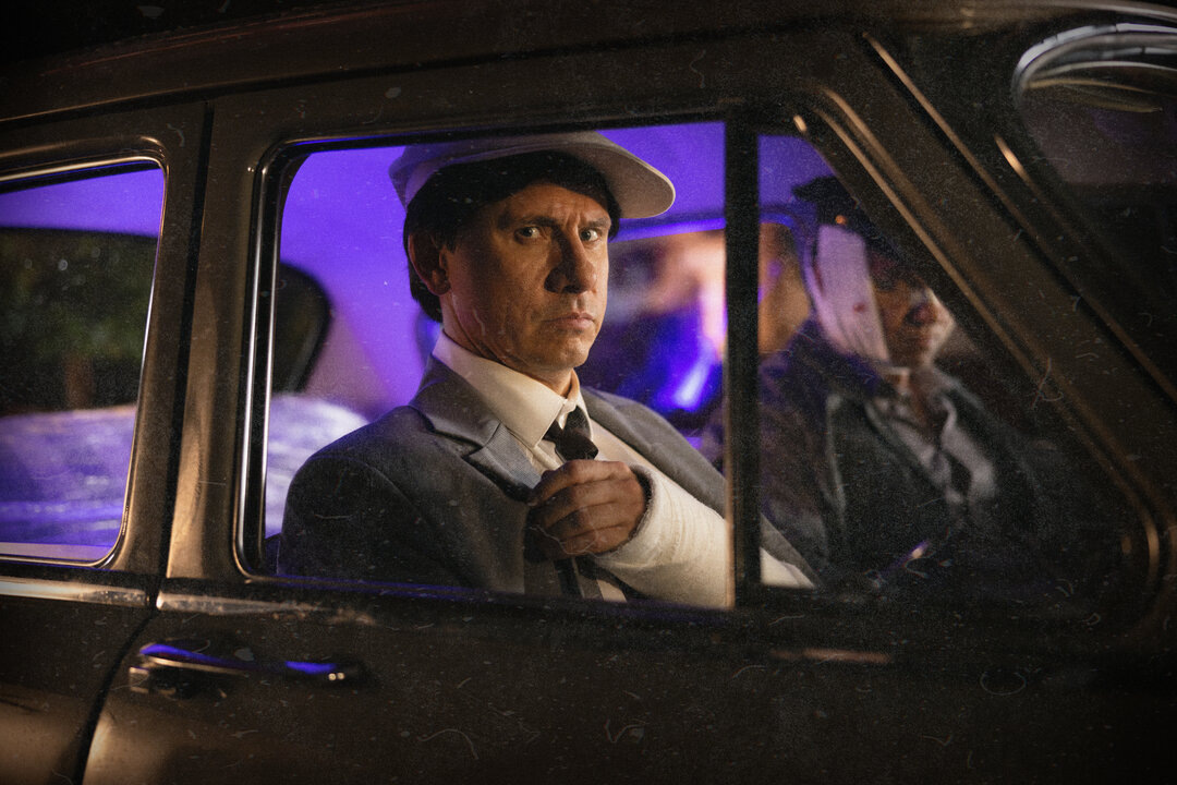 Как полагаете, подходит ли такой образ Семëну Горбункову? Кадр из фильма «Не бриллиантовая рука», 2024 год, режиссёры: Миша Семичев, Роман Ким. 
