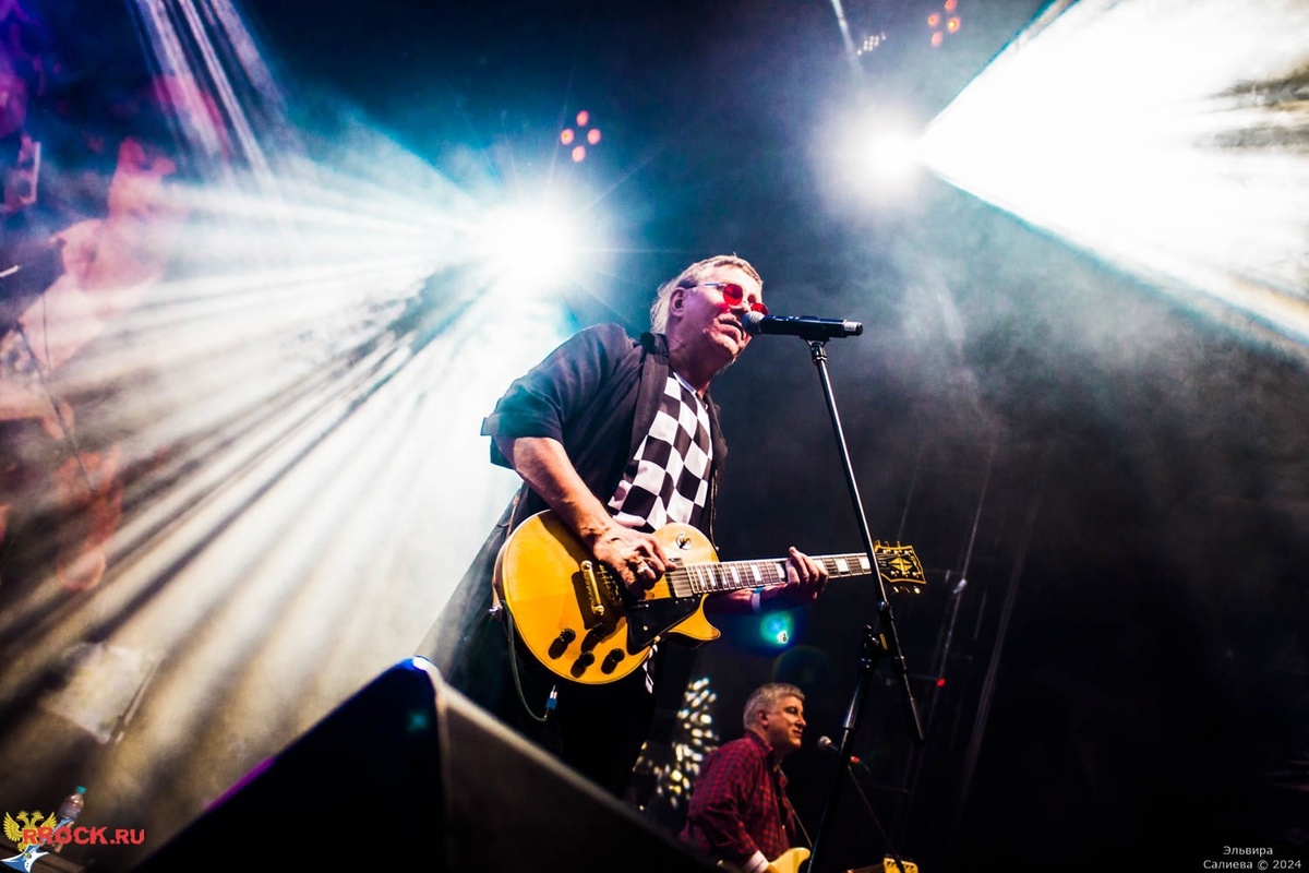 "Музыка и шоу-бизнес - это две большие разницы".  