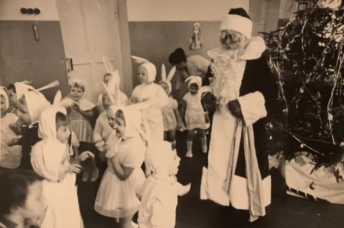    Выросла в детдоме.