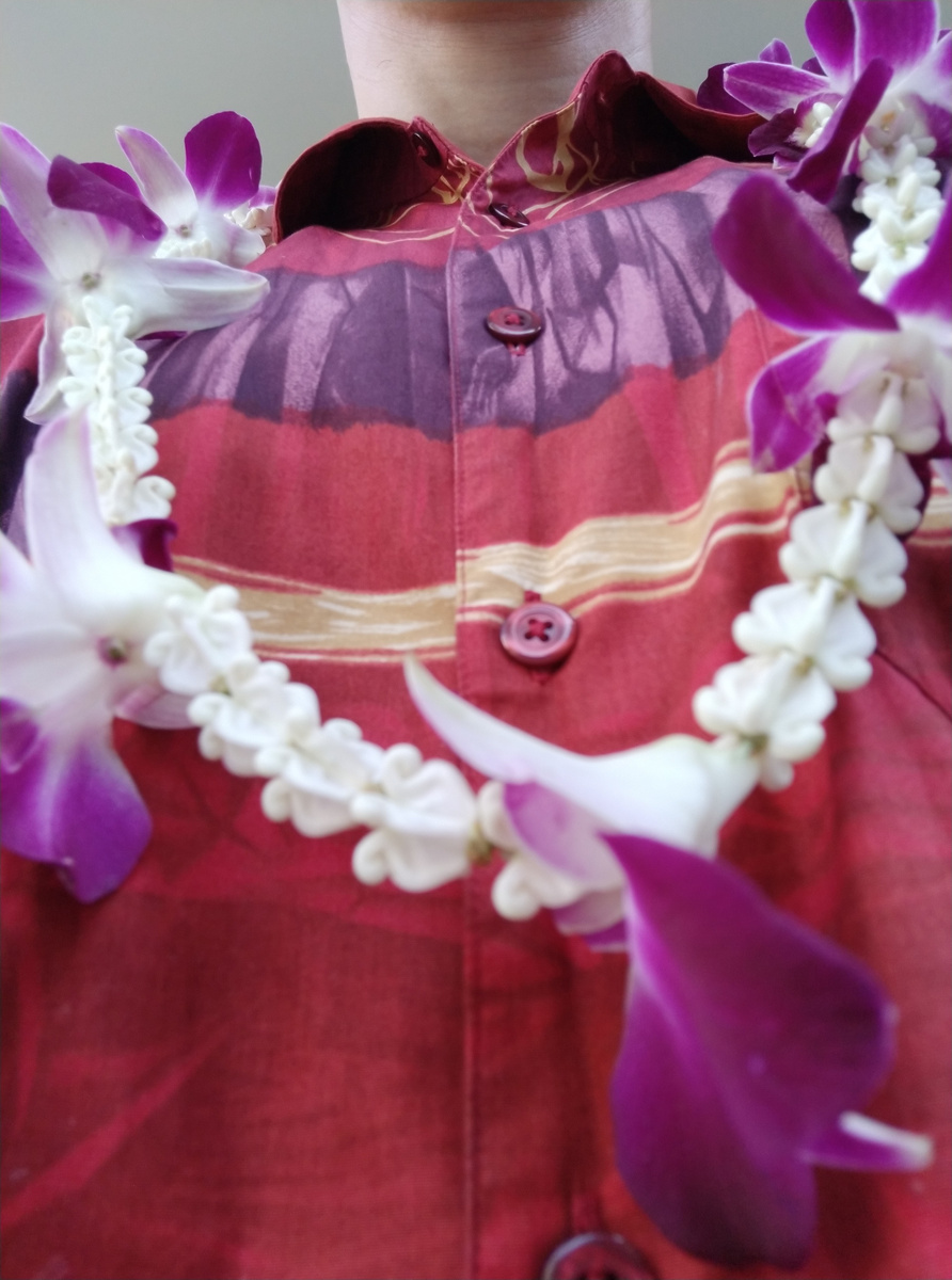 В канун Нового Года 2025 на Пхукете у нас в отеле раздавали цветочные ожерелья