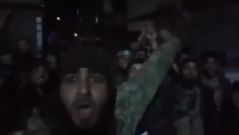    Террористы ликуют в Сирии, обещая смерть неугодным. Скриншот: соцсети