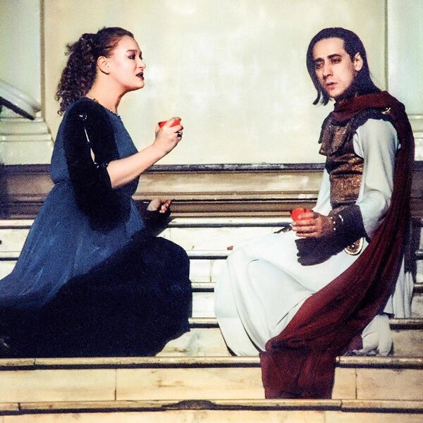 Несмотря на молодость, Нина проявила себя как очень мудрая и терпеливая жена