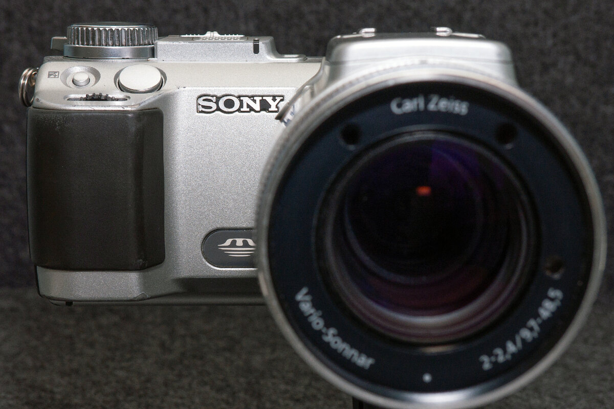 Sony Cyber-shot DSC-F717