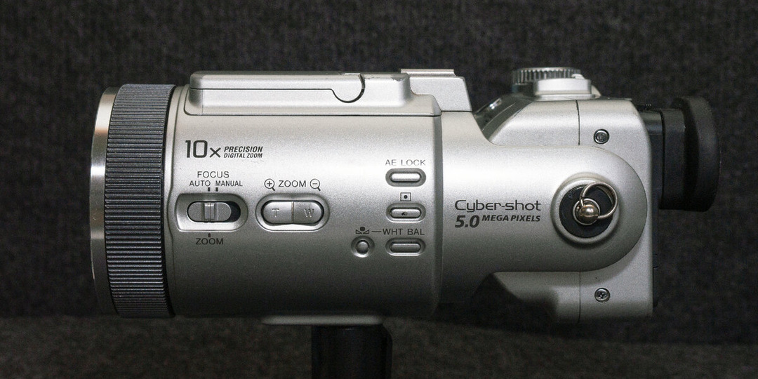Sony Cyber-shot DSC-F717