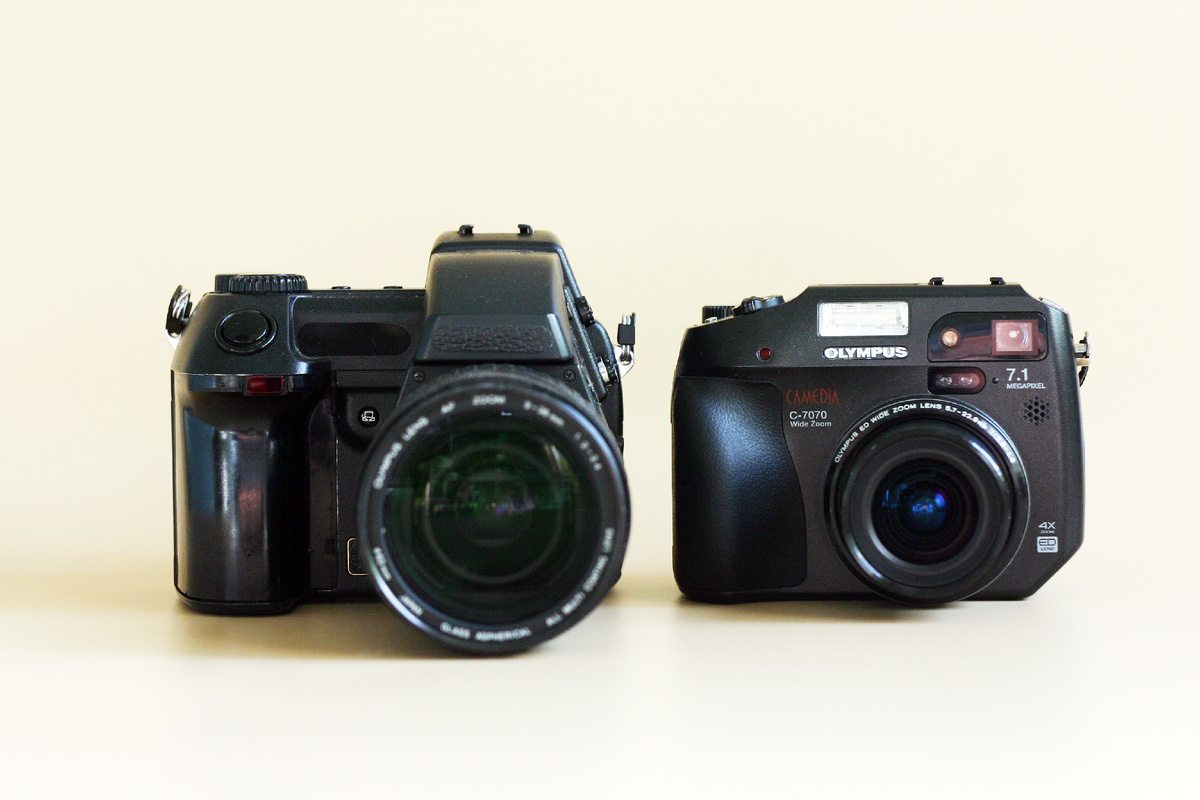 Olympus E-20 и Olympus C-7070 Wide Zoom