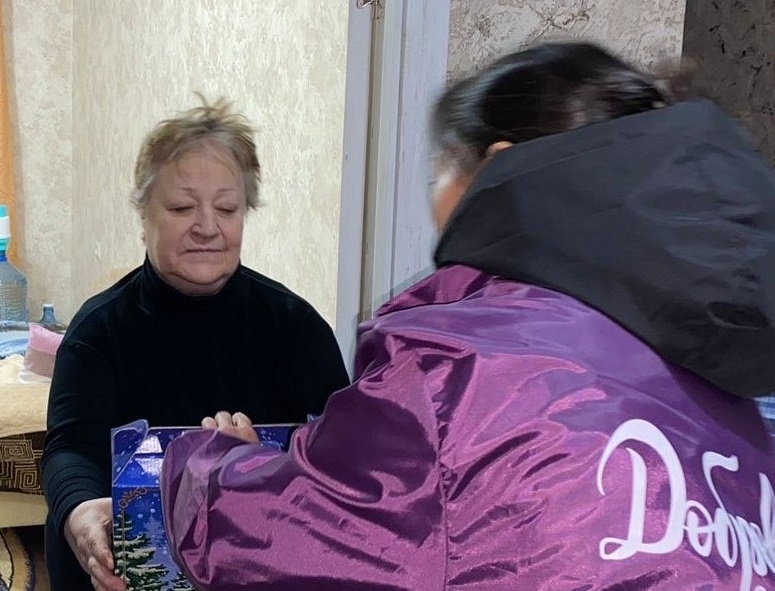    В Лянторе перед Новым годом вручили подарки семьям, пострадавшим от пожара