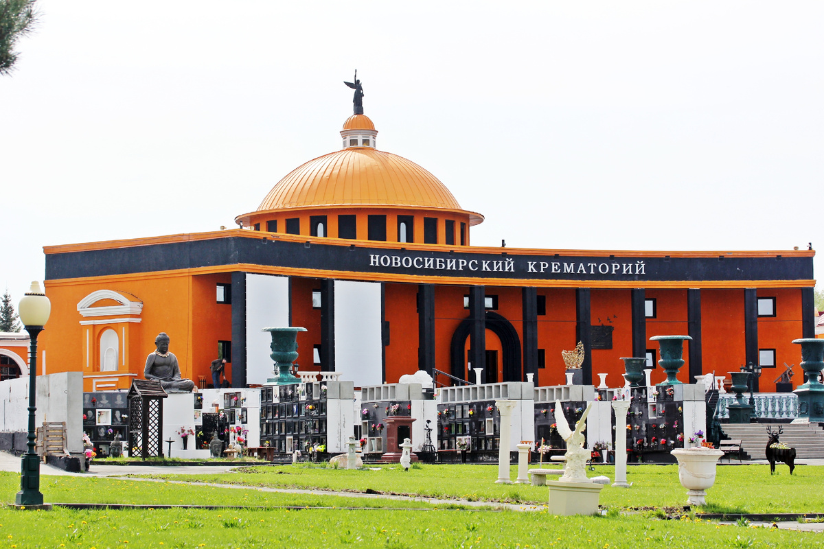 Здание Новосибирского крематория, открытое в 2003 году