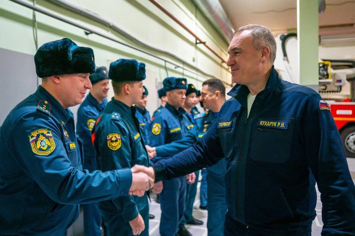    Руслан Кухарук поздравил с Новым годом спасателей и пожарных Югры