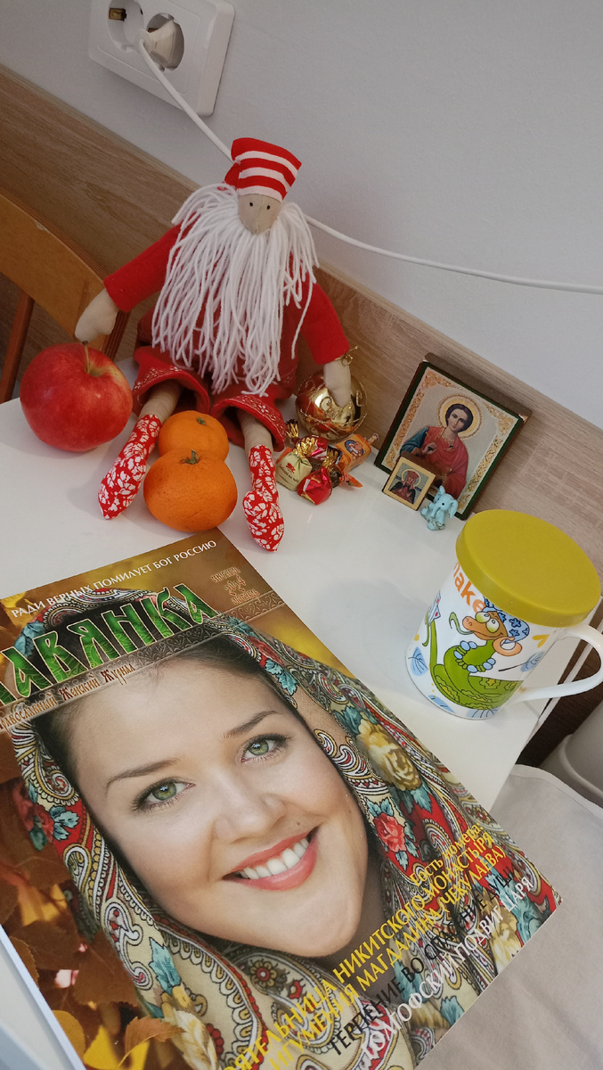 Даже на тумбочке больничной может быть праздник😄