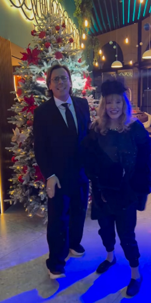 Максим Галкин* с Аллой Пугачевой танцевал под елочкой. Фото: соцсети