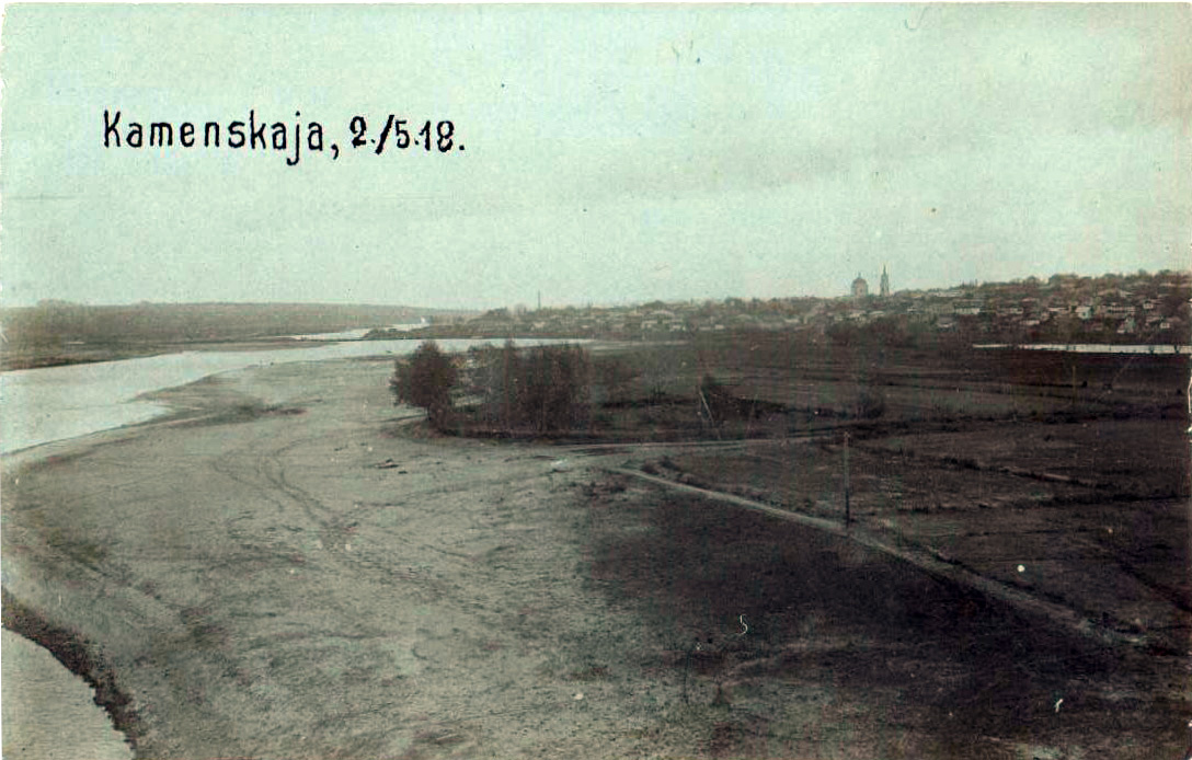 Станица Каменская. Здесь, судя по газетному описанию, была лесная биржа. Открытка 1918 года. 