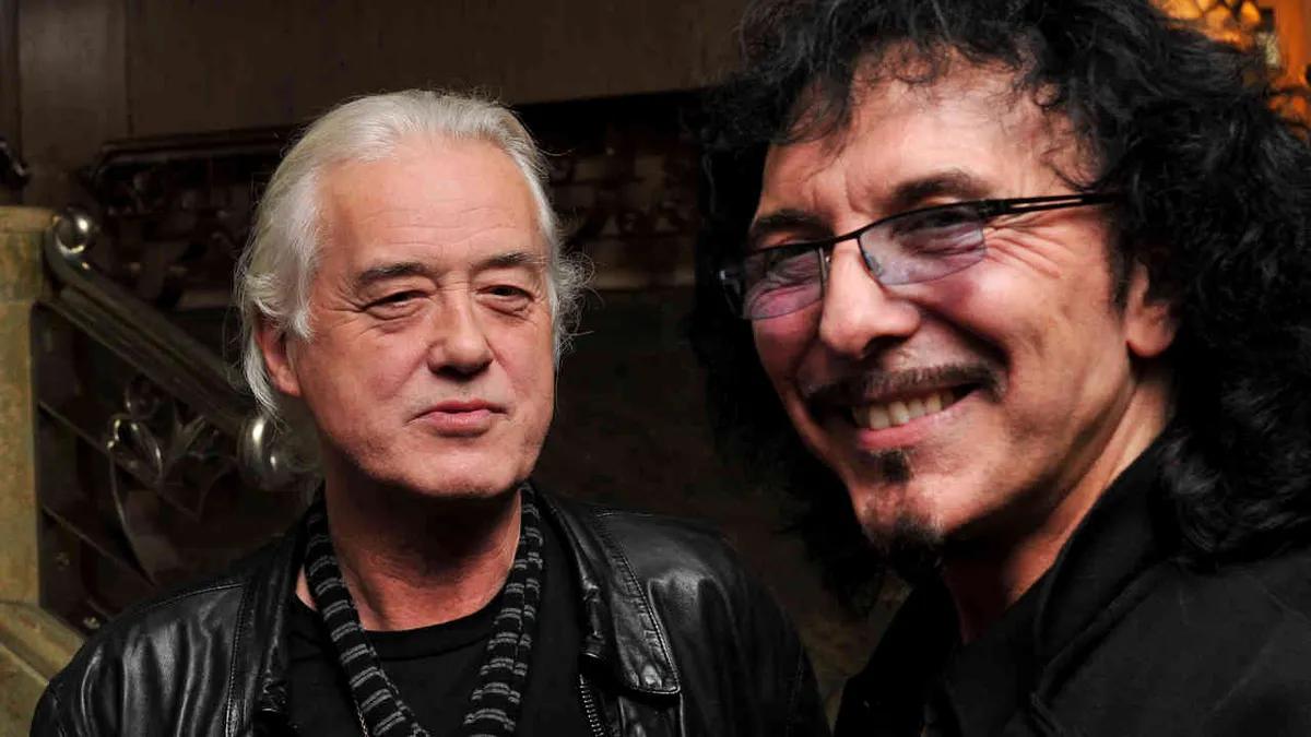 Джимми Пейдж и Тони Айомми на церемонии вручения премии Classic Rock Awards 2009 (Изображение предоставлено: Роб Монк/Classic Rock Magazine/Future Publishing через Getty Images)