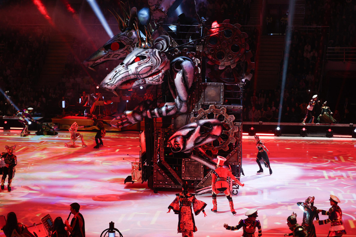    Сцена из ледового шоу «Щелкунчик»