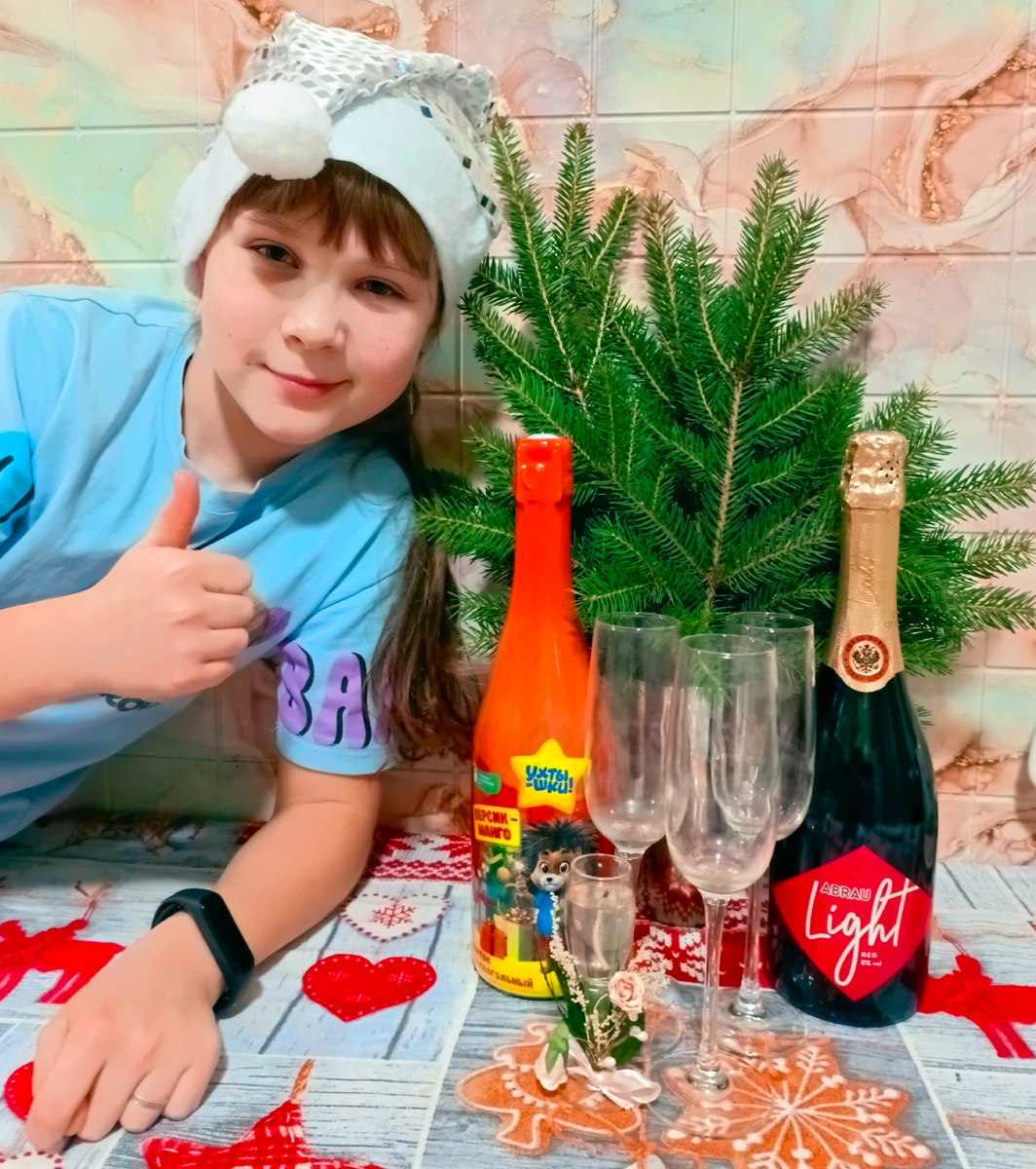 Маша готовится к встрече нового года. Все фото в статье - автора 