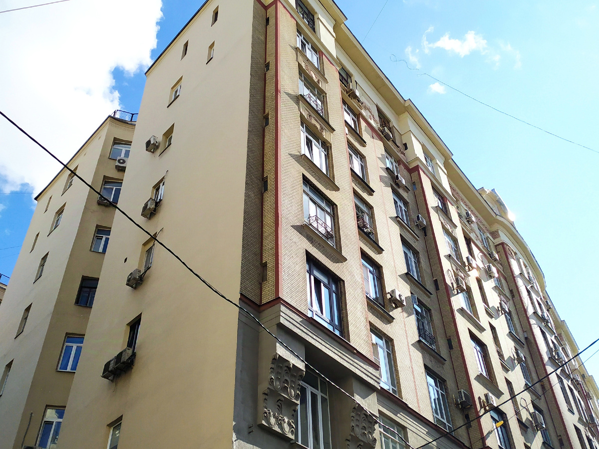 Дом Нирнзее (Б. Гнездниковский переулок, 10). Фрагмент здания. Все фото автора статьи.