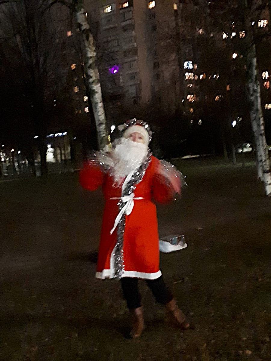 Фото автора Сильнейший ветер уносит мою бороду))).🎅