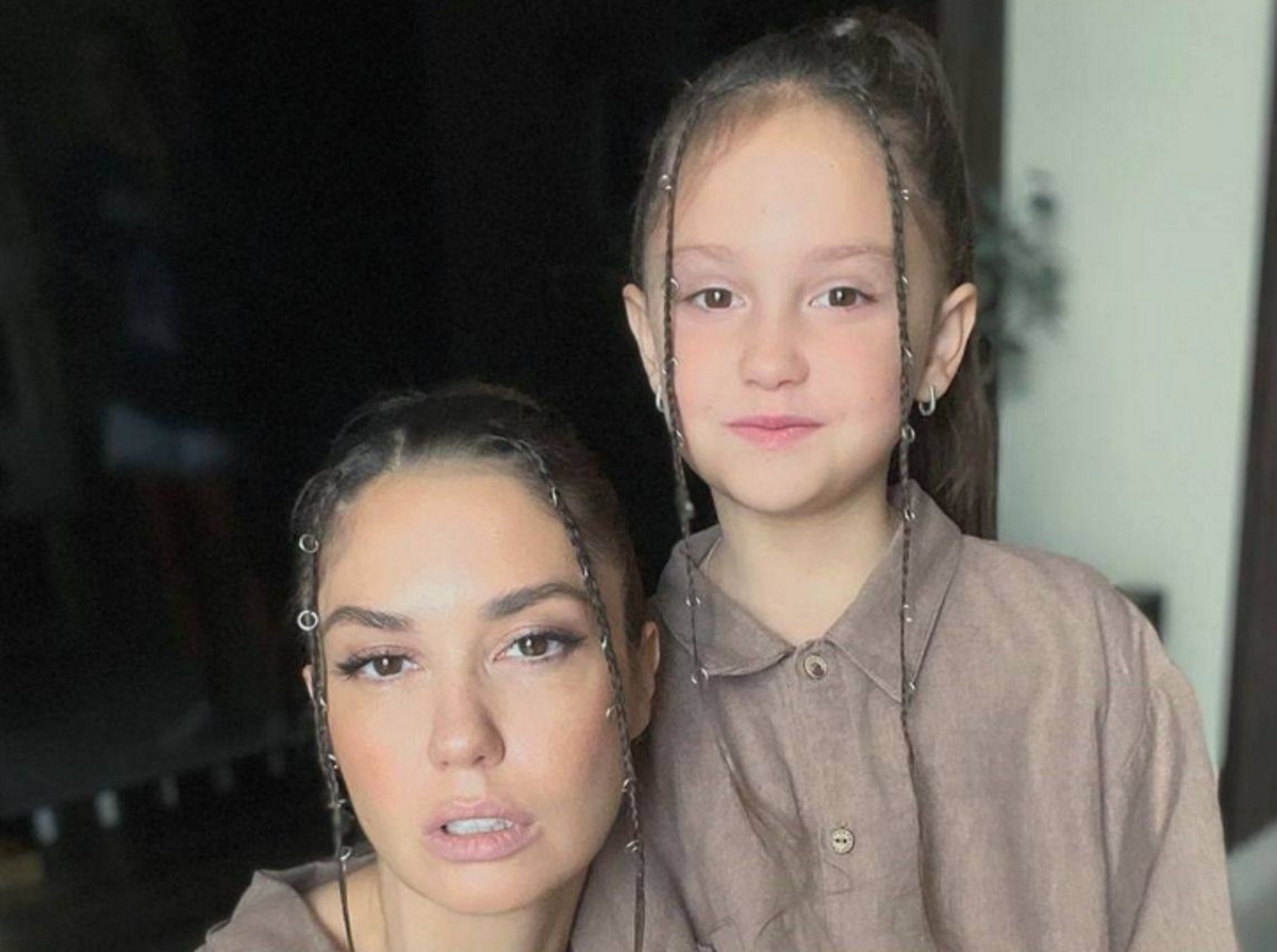 Агата Муцениеце с дочкой Мией. Фото: соцсети