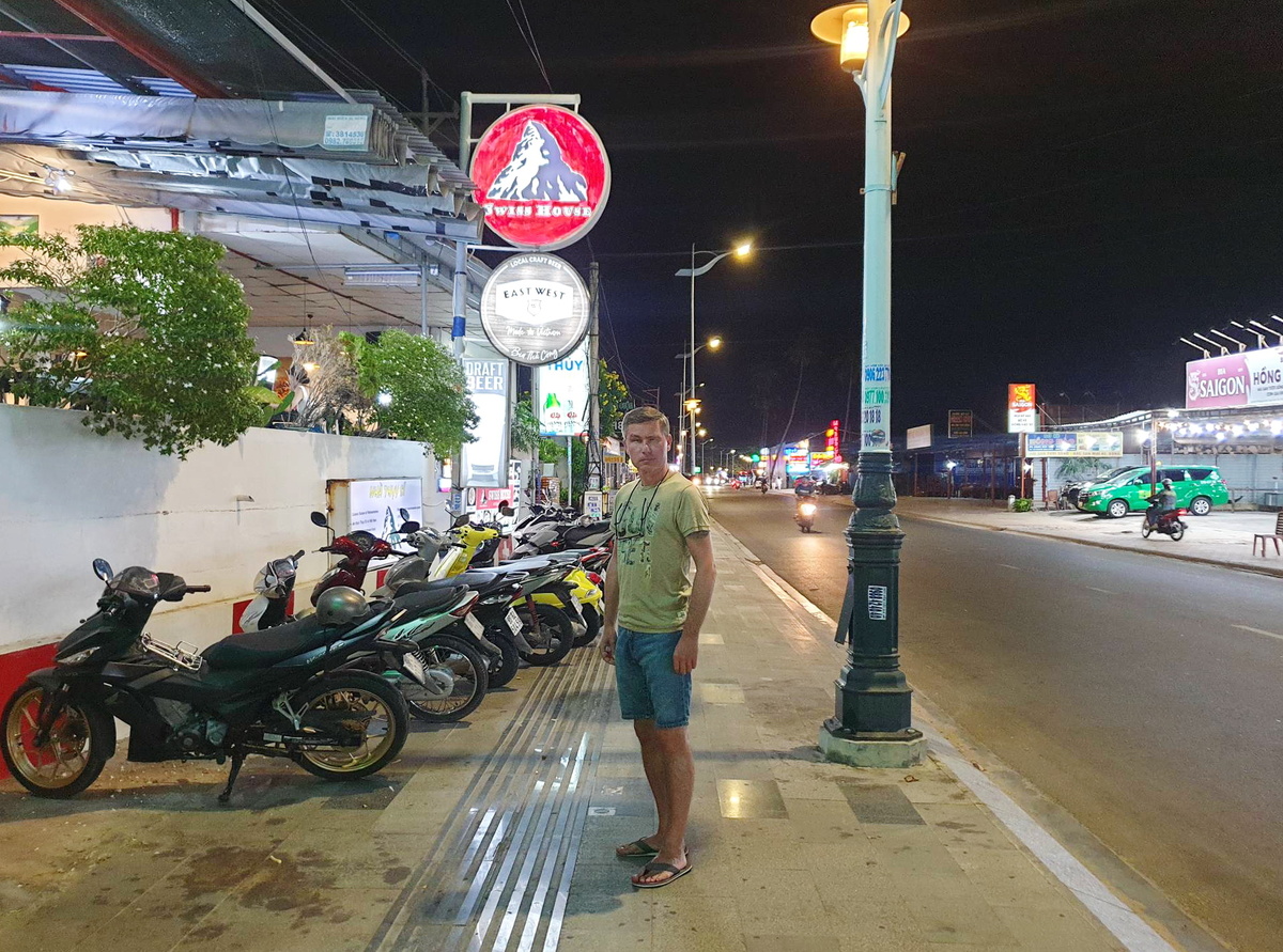 Вход в ресторан Swiss House