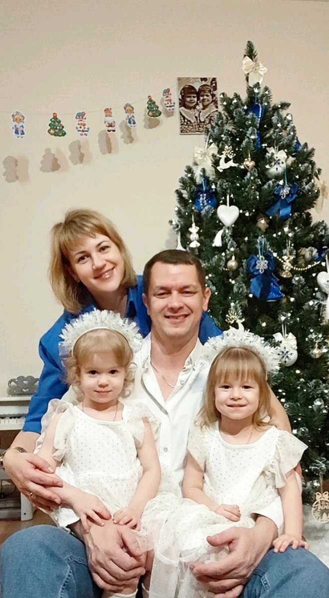 Семейное фото в новогоднюю ночь 