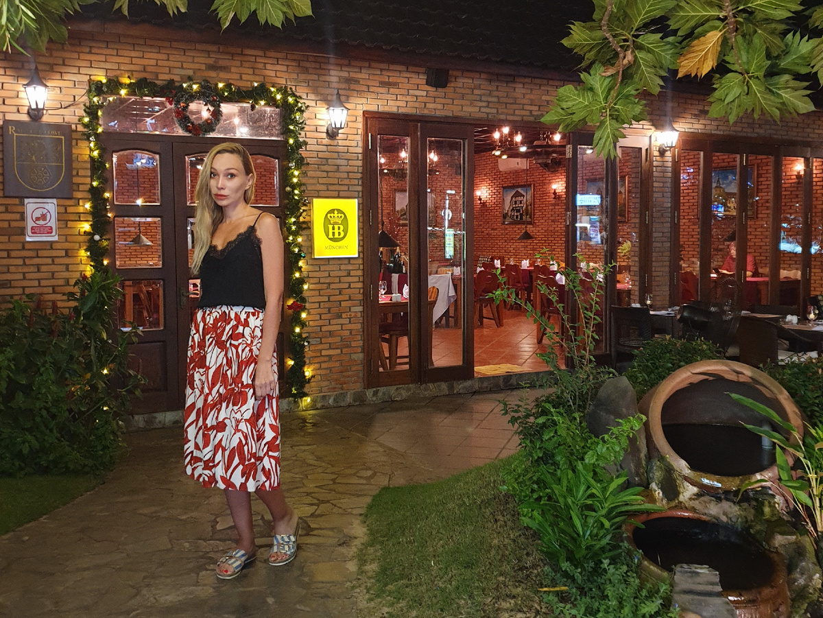 Вход в ресторан немецкой кухни Ratinger Löwe 