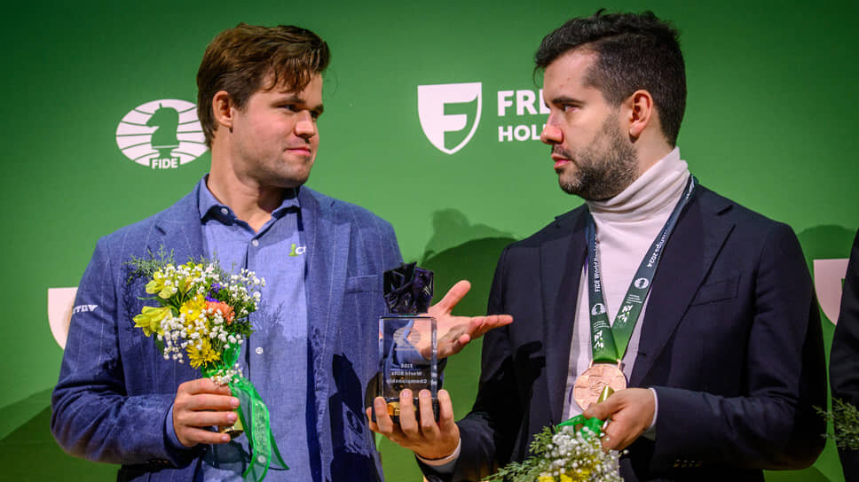 Магнус Карлсен (слева) и Ян Непомнящий.📷Фото: FIDE