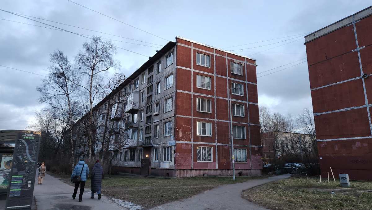 Улица Красных Зорь, 12. Фото автора