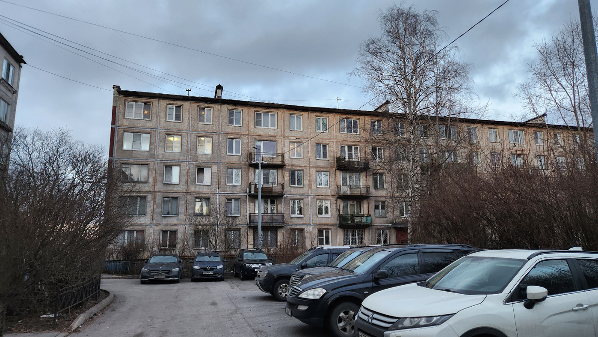 1Лг-507, Красных Зорь, 12. Фото автора