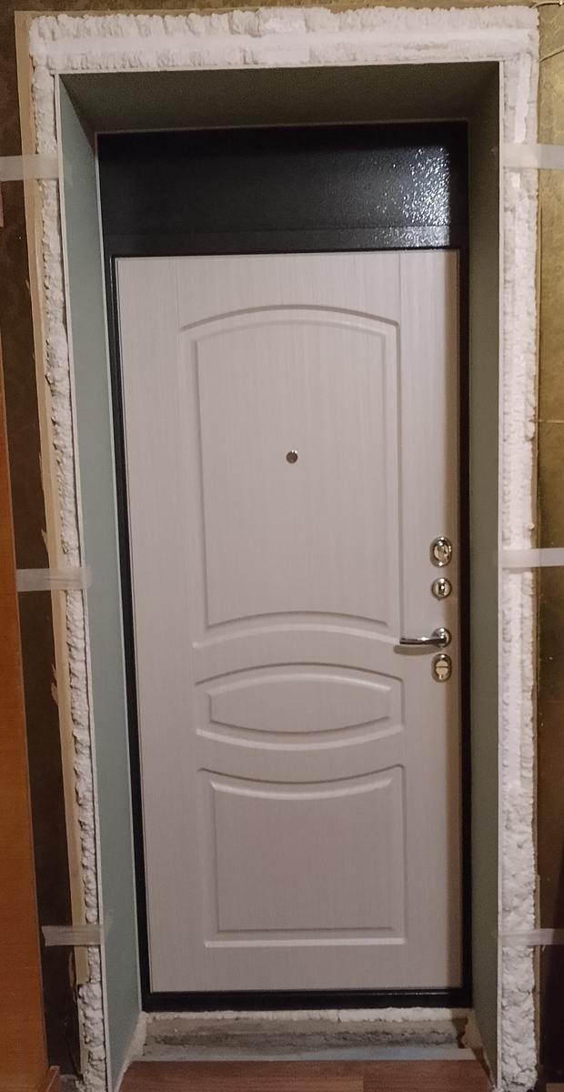 Дверь после установки: ГКЛ, пена, пожелание удачи :)