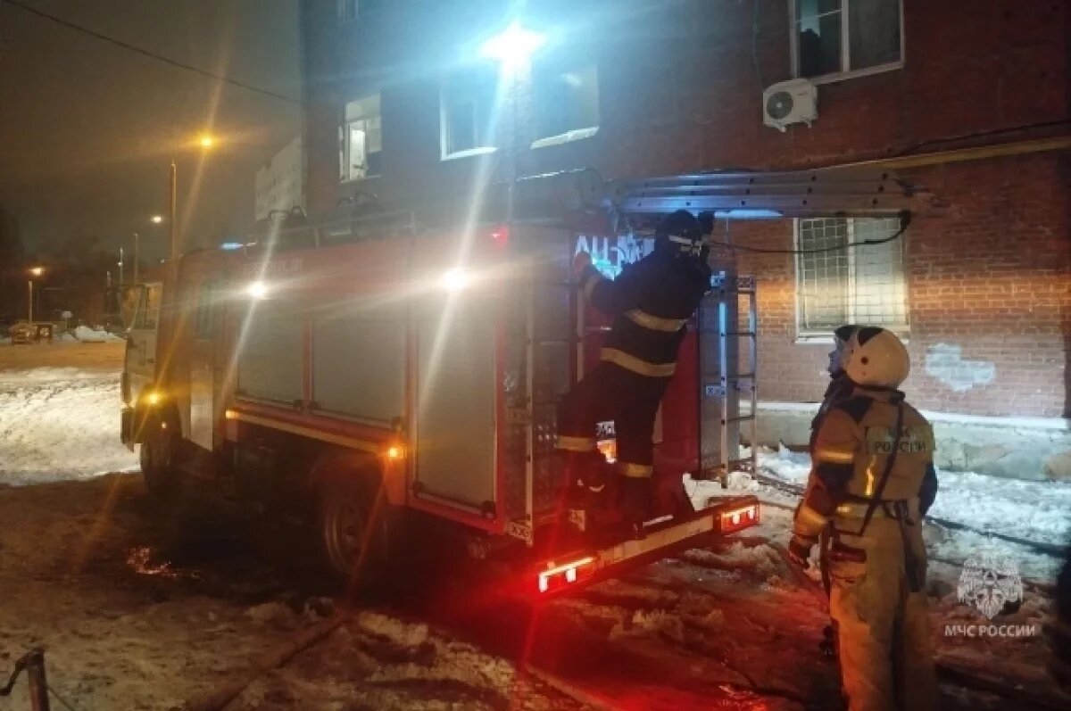    В Самаре в новогоднюю ночь на пожаре в общежитии погибло 2 человека