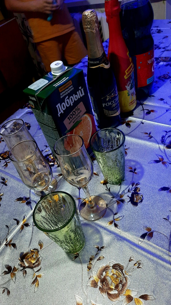 Скатерть красивую купили) 