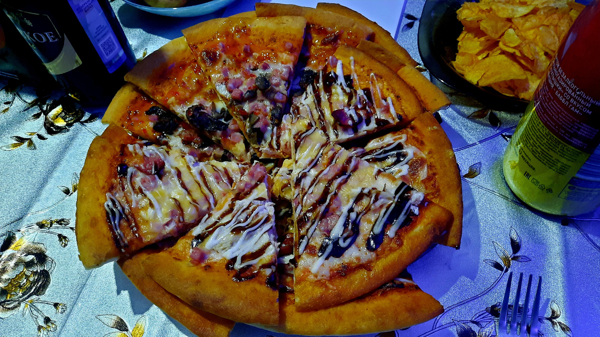 В суши баре заказывали, где я работала, там самые вкусные пиццы и роллы 