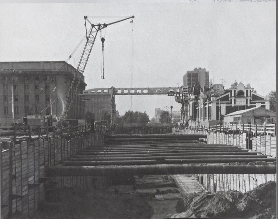 Строительство метрополитена.