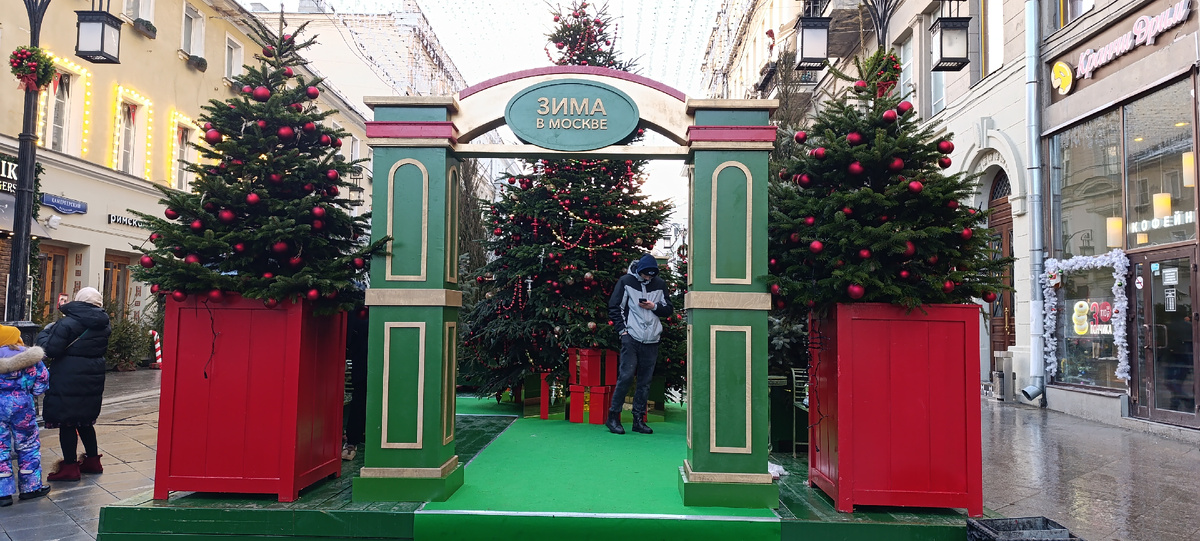 Публикацию сопровождаю фотогаллерей из личного архива. Москва. 2024.