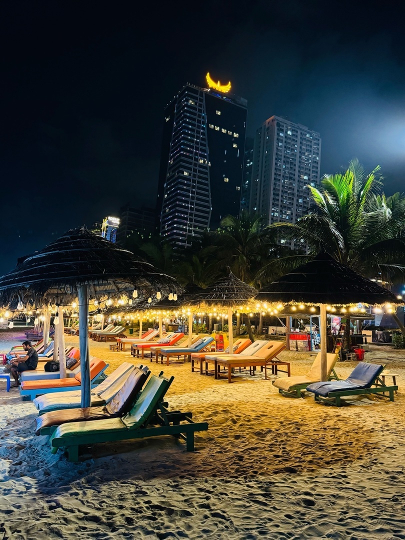 Пляж и респектабельные отели - это Дананг!