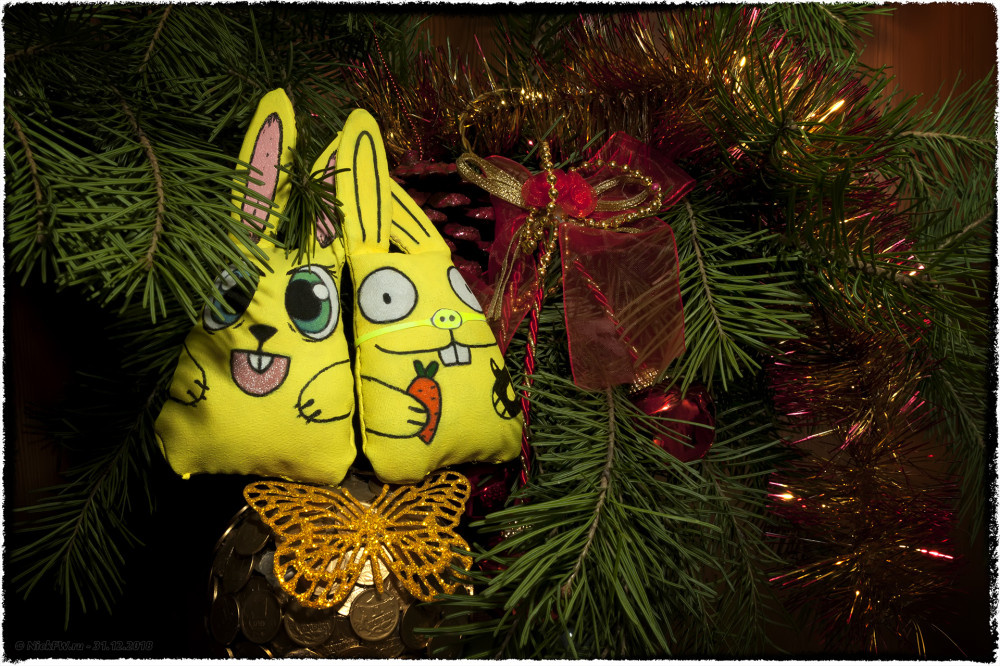 Василиса и Захар на ёлке © NickFW.ru - 31.12.2018г. - nickfw.ru/242454.html