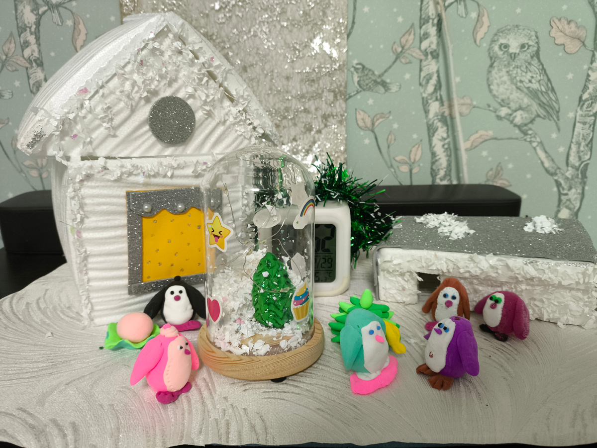 Пингвины вокруг ёлки