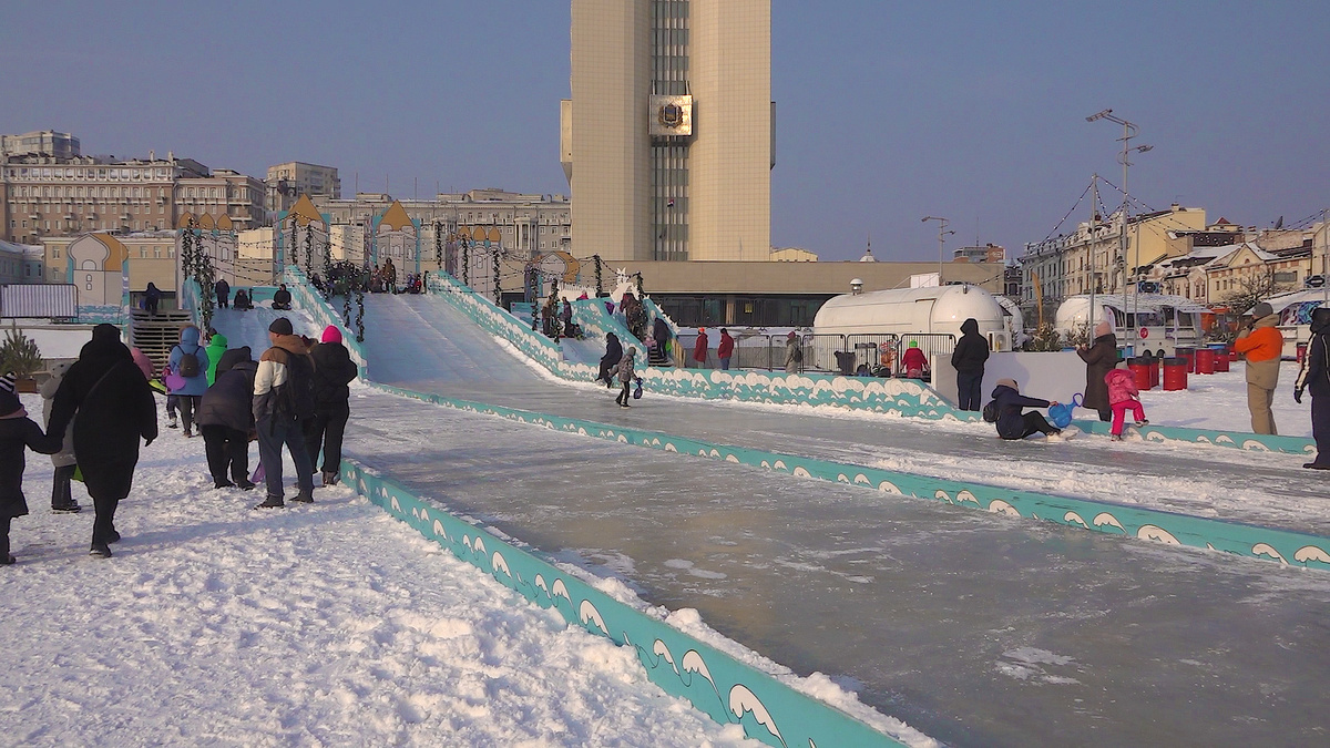 Три горки для малышей и ребят постарше.