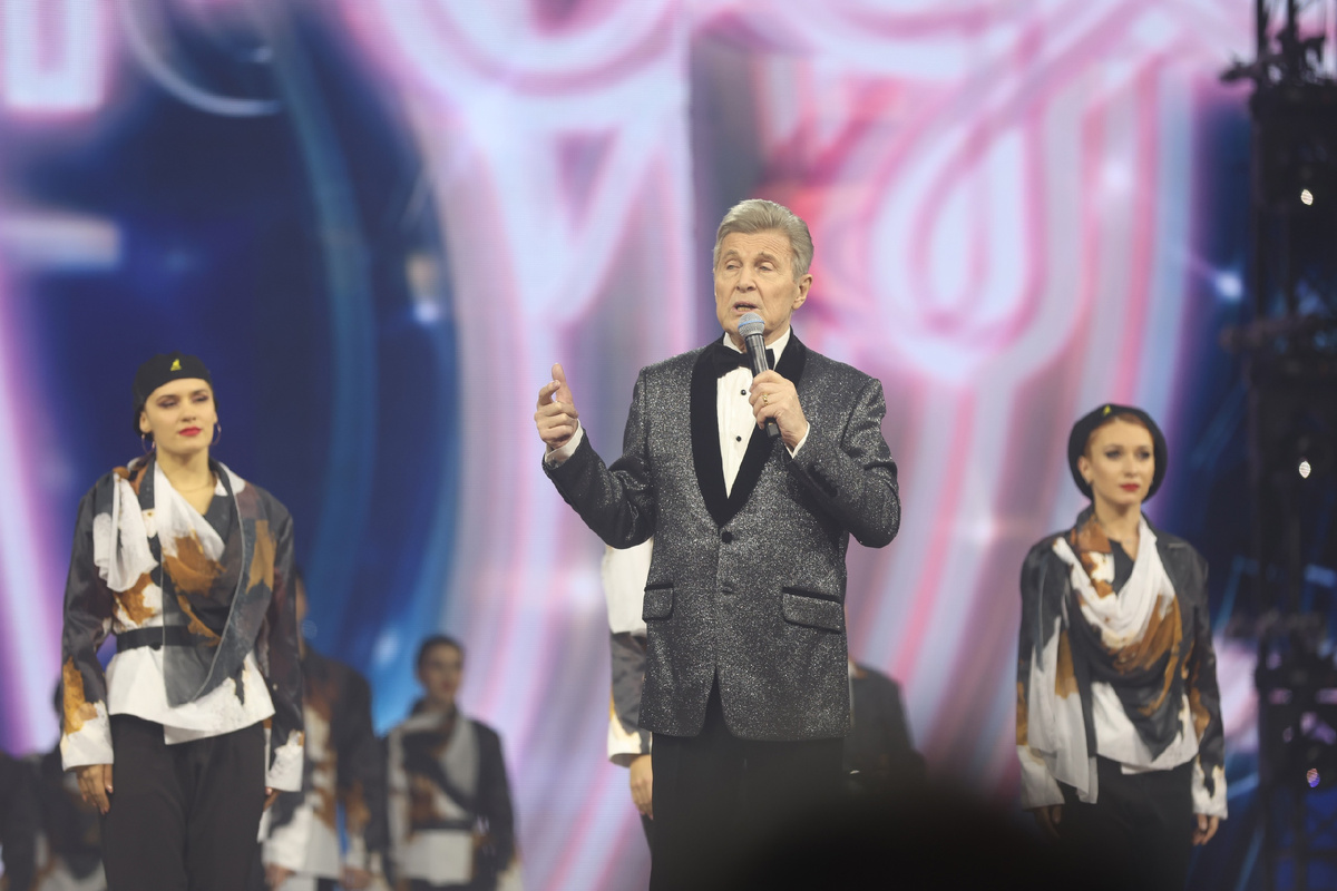 82-летний Лев Лещенко исполнил композицию В. Добрынина "Прощай"